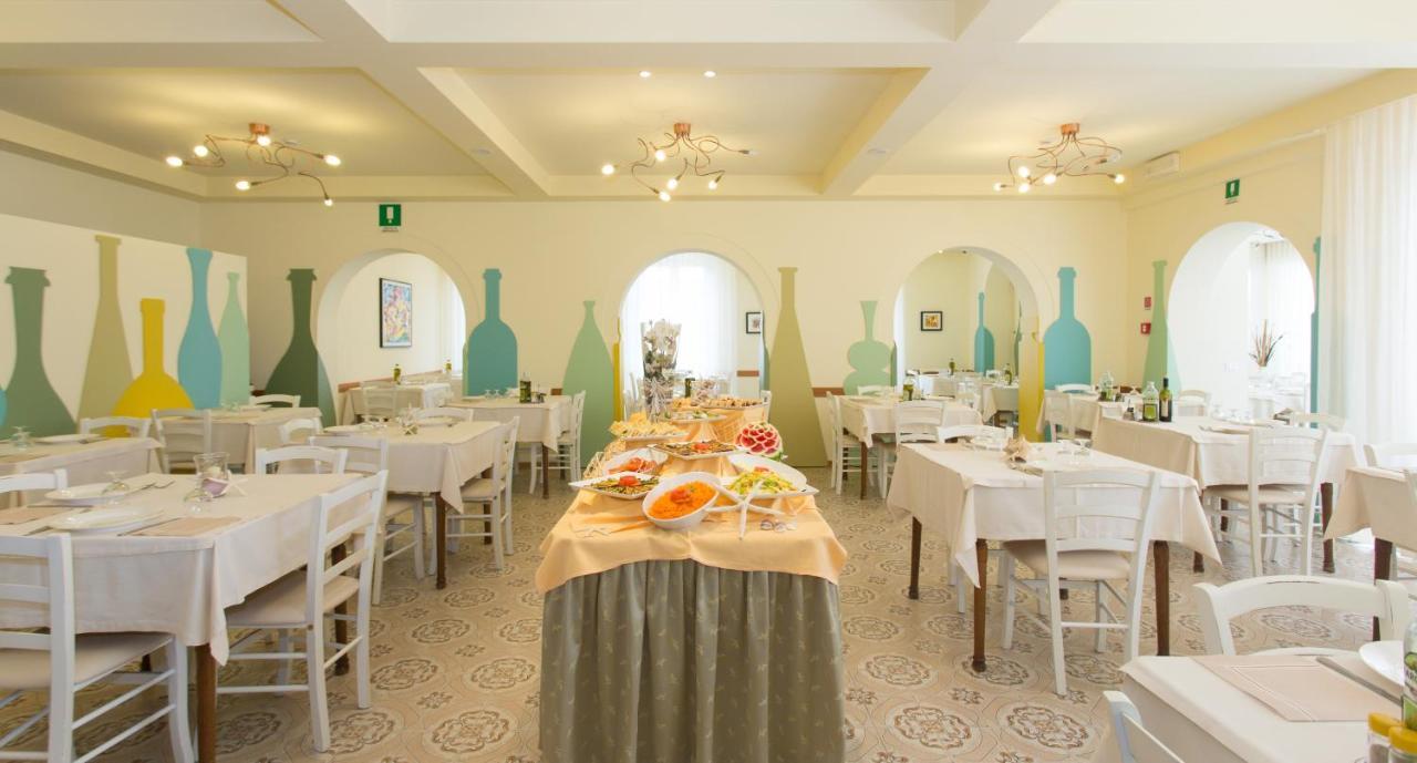 Hotel Trieste Cesenatico Exterior photo